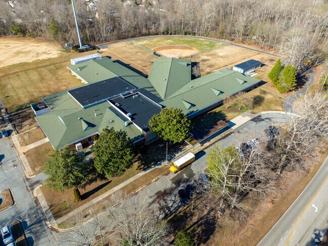 Queens Lake Middle School
Public Middle School
York Terrace, Williamsburg