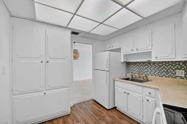 Delray Summit unit 1000 Lowry Street 2g, Delray Beach, FL 33483 - photo 2