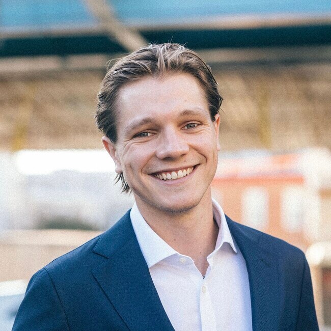 Agent Photo