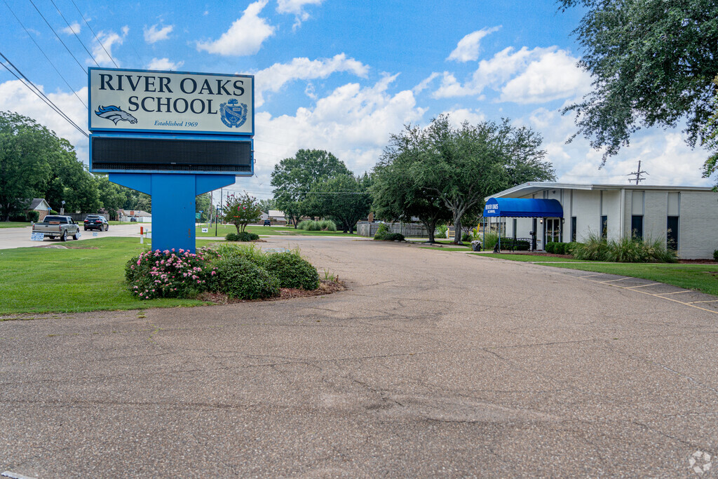 River Oaks School offers a space where all kids can learn and thrive.