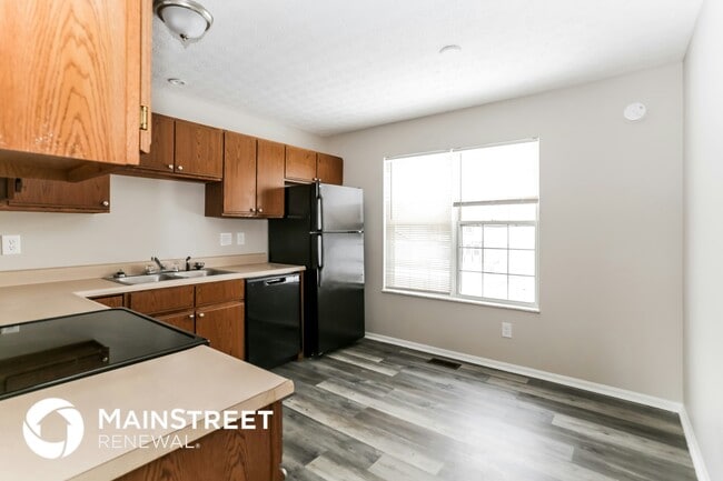 2980 Blue Moon Dr, Columbus, OH 43232 - photo 4