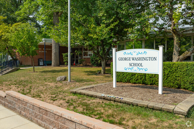 George Washington Elementary School is an above average, public school located in Wyckoff, NJ.