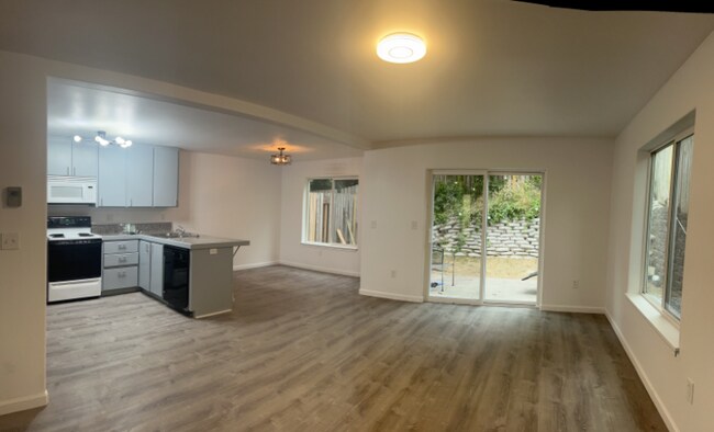 2125 Hamilton Ave, North Bend, OR 97459 - photo 7