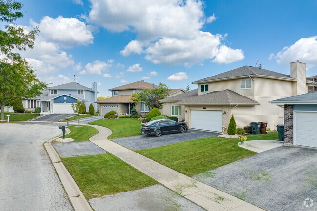 Stonebridge Hazel Crest quiet streets lined with split level homes.