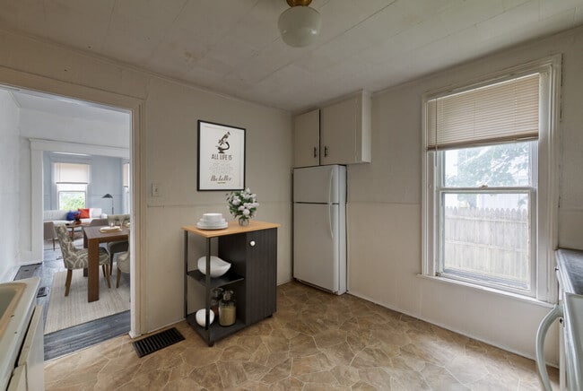 222 W Oakland Ave, Lansing, MI 48906 - photo 4