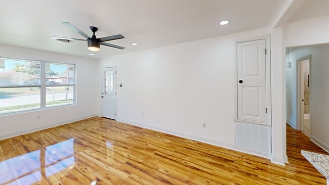 7535 Vanderkloot Ave, New Orleans, LA 70127 - photo 3