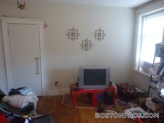 55 Park Dr Unit 18, Boston, MA 02215