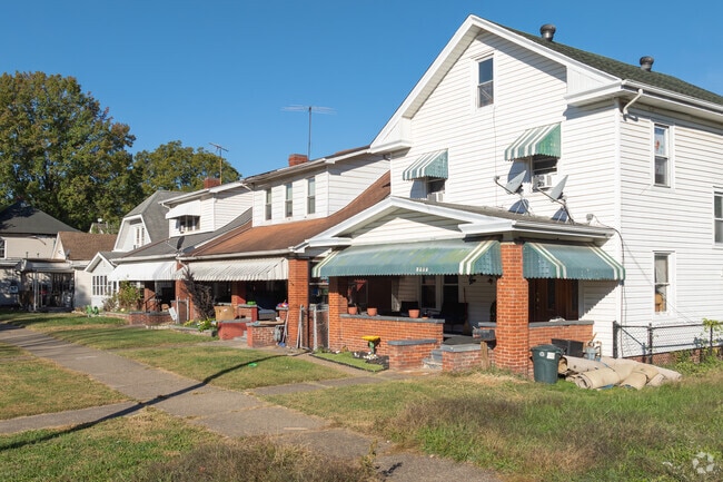 Fairfield offers classic homes with a mix of amenities close to Huntington.