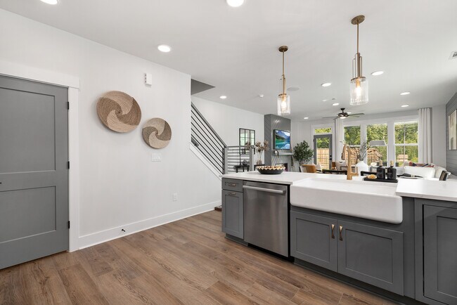 2021 N Salem St unit 37958700, Apex, NC 27523 - photo 2