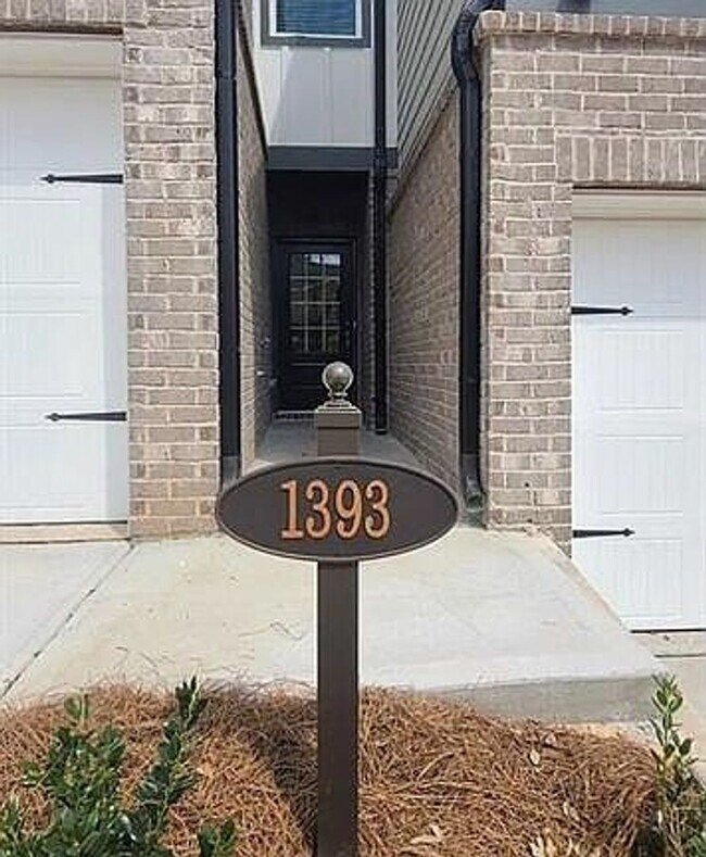 1393 Vayda Ct, Marietta, GA 30066 - photo 2