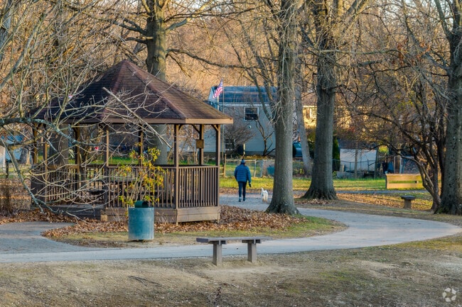 White Ash is in a great location where nature and city thrive close by.