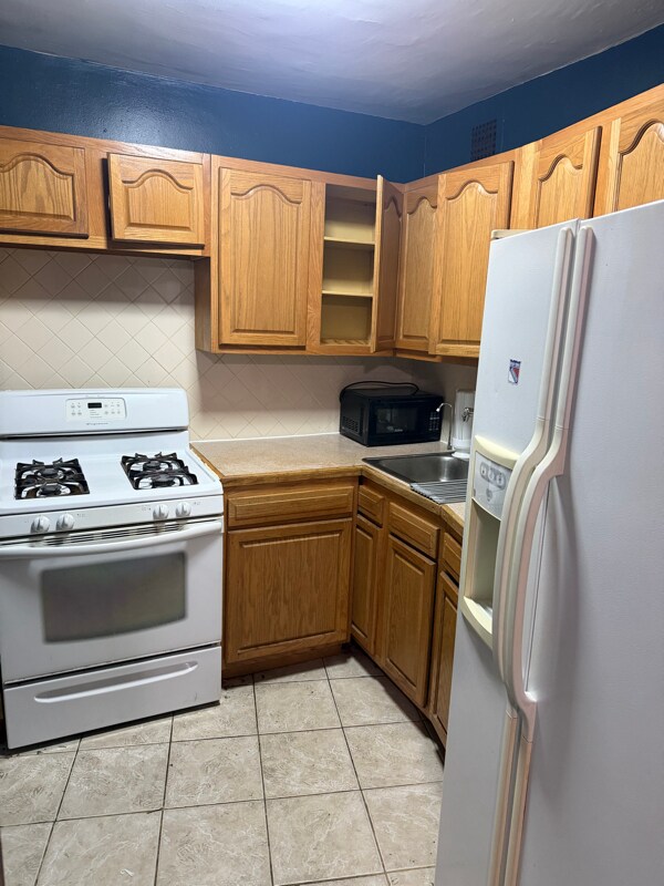 Executive Towers, Bronx, NY 10451 - photo 1