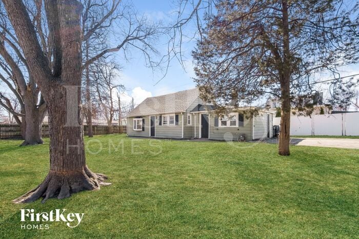 530 Baldwin Ave, Waukegan, IL 60085 - photo 1