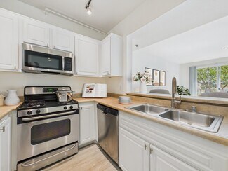627 N Rossmore Ave, Los Angeles, CA 90004
