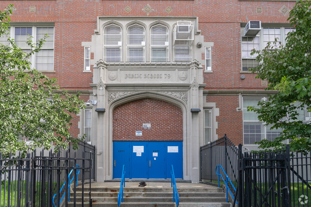 Creston Academy provides education in the neighborhood of 
Fordham Heights NY.