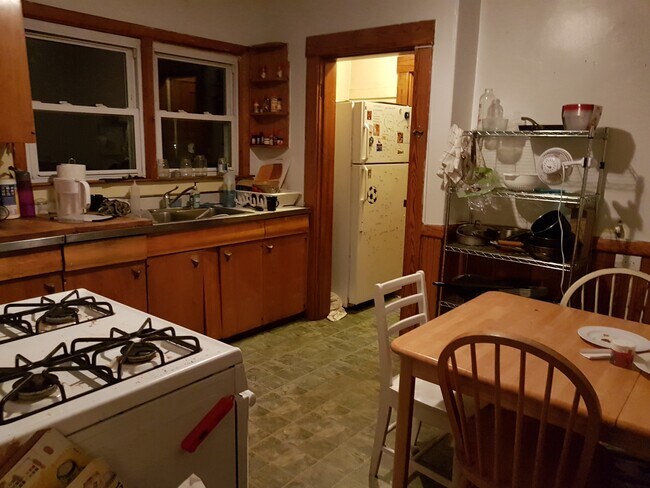 Eat-in kitchen