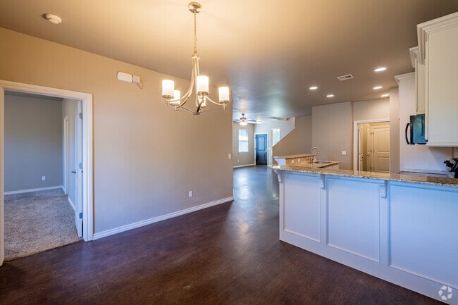 4BR, 2.5BA - 2050SF - Kitchen, Dining Room