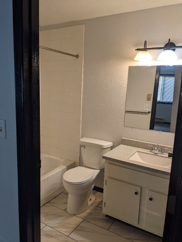 300 Hopp Ave Unit 5, Nicollet, MN 56074