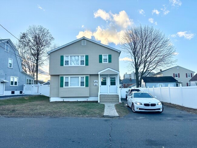 317 Alexander Ave unit 2, Bridgeport, CT 06606 - photo 2