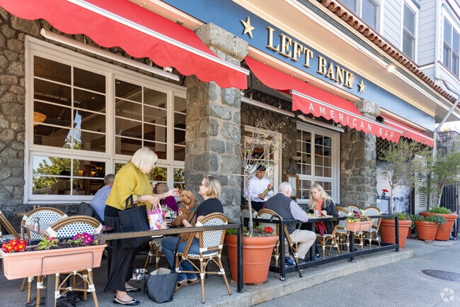 Downtown Larkspur is walking distance for Creekside outings and meals at area restaurants.