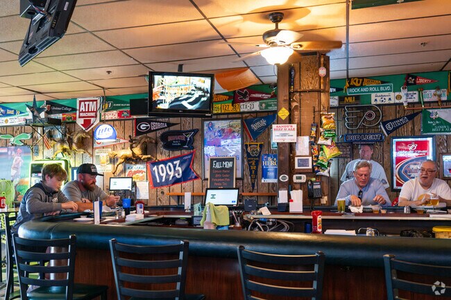 Highland Park locals flock to Sandy's Beef and Ale for their famous sandwiches.