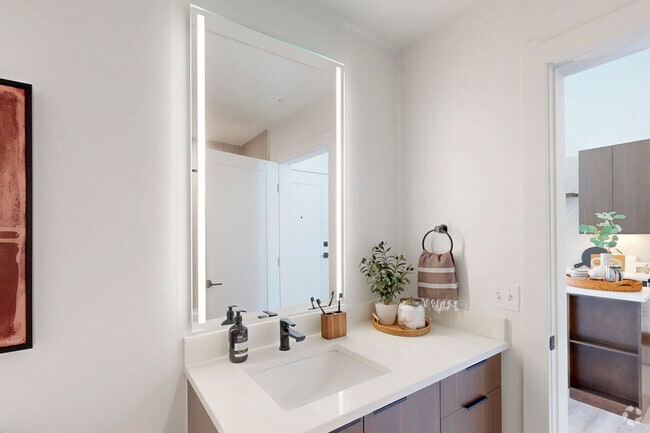 1BR, 1BA - 544SF - Bathroom