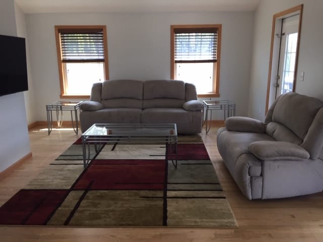 9 Newbury St unit Upstairs, Nashua, NH 03060 - photo 5