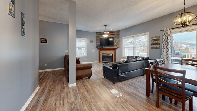 1123 Adams St, Vermilion, OH 44089 - photo 2