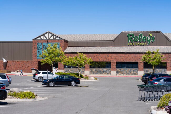 Raley's O.N.E Market in Summit Sierra is the closest grocery option for the neighborhood.