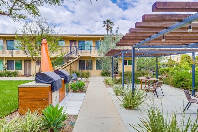 Apartments close to Downtown LA with Gym, BBQ Area, Laundry Facilities and More!, Los Angeles, CA 90018 - photo 6