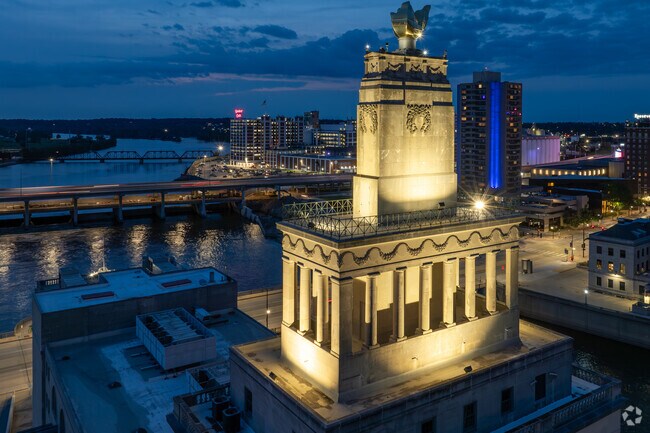 Downtown Cedar Rapids is just minutes away from the Wellington Heights neighborhood.