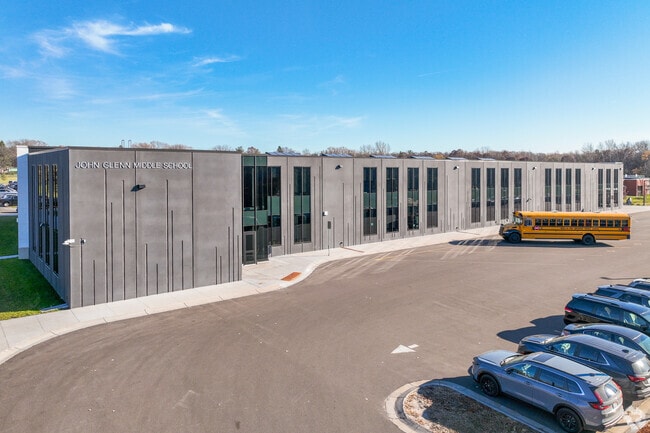 98% of teachers a certified to full time at John Glenn Middle School.