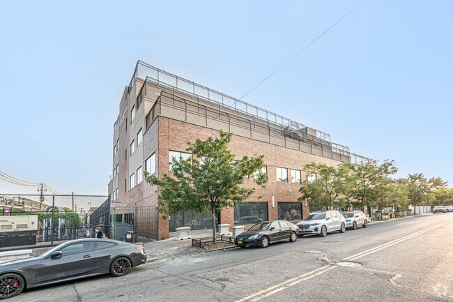 Yeshivat Darche Eres serves children from PK, K through third grade in Brooklyn.