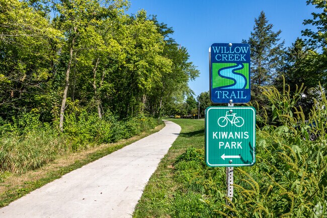 Ty N Cae is adjacent to Kiwanis Park and Willow Creek Park and Trail.