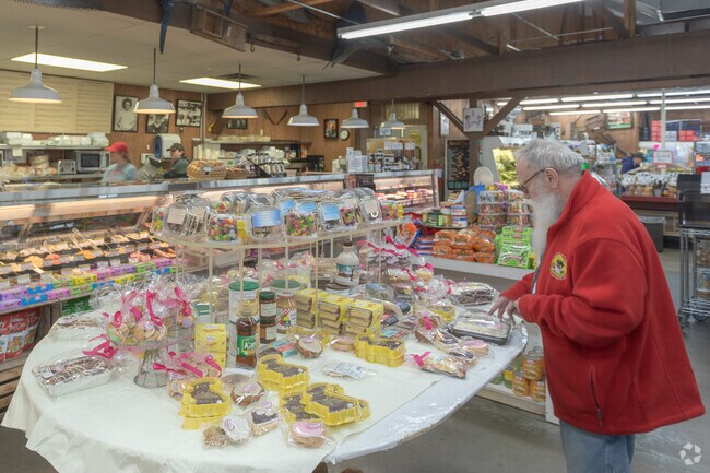 Near Villa Hills, Kremer’s Market sources from local farmers and bakers.