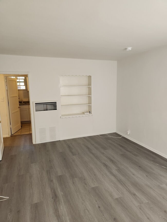 2183 W 27th St unit 2183 West 27th Stree, Los Angeles, CA 90018 - photo 5