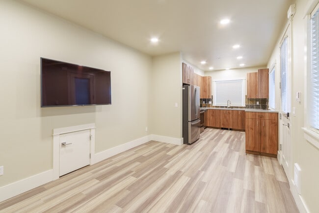 1012 NW 23rd St unit A, Corvallis, OR 97330 - photo 3