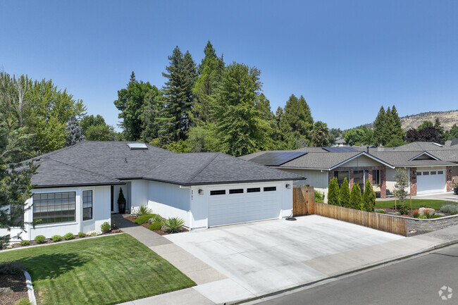 There are plenty of large homes all over the Lawnview neighborhood.