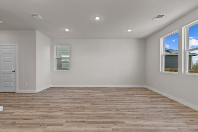 9884 Chavaneaux Landing, San Antonio, TX 78221 - photo 4