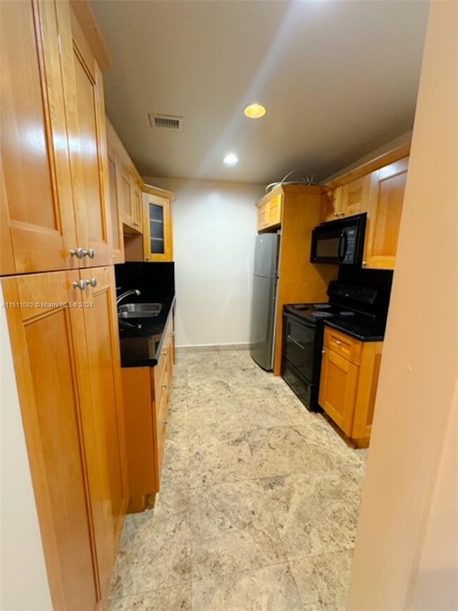 2008 Jackson St Unit B7, Hollywood, FL 33020