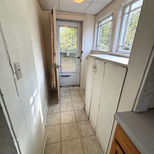 203 S Homer St unit B, Lansing, MI 48912 - photo 4