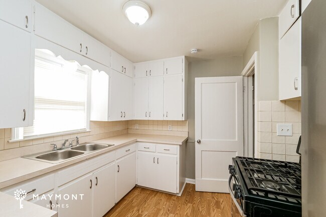 10808 E 58 St, Raytown, MO 64133 - photo 6