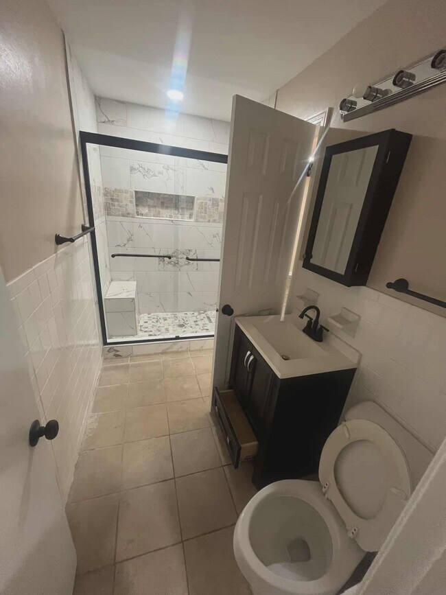 253 W Burdock Ave, Memphis, TN 38109 - photo 5