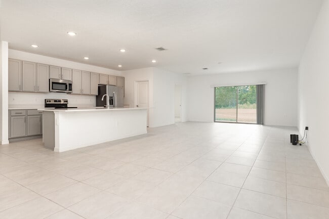 176 Citrine Loop, Kissimmee, FL 34758 - photo 3