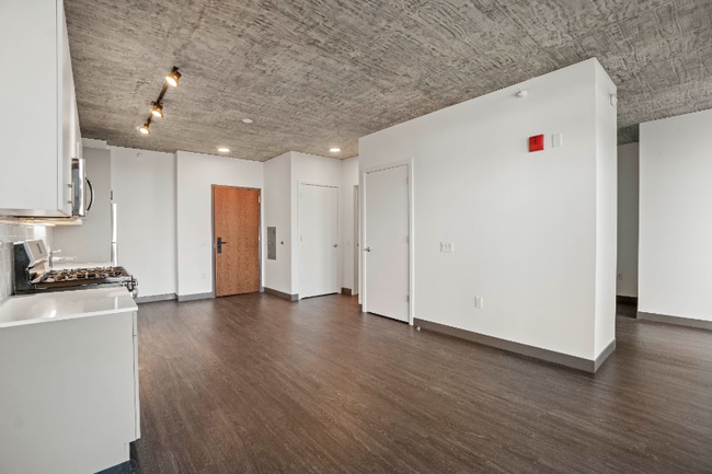 153 N Elizabeth St, Chicago, IL 60607 - photo 2