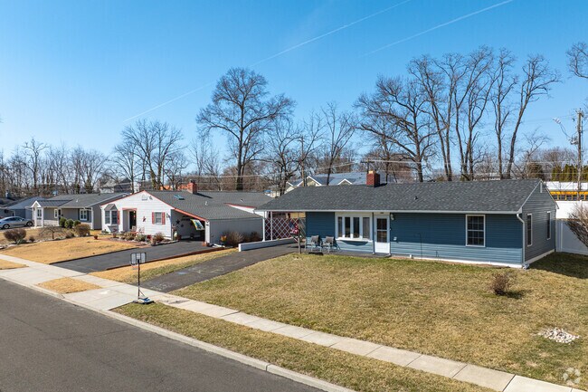 Ranch homes in Thornridge come in a variety of colors and typically have attached driveways.