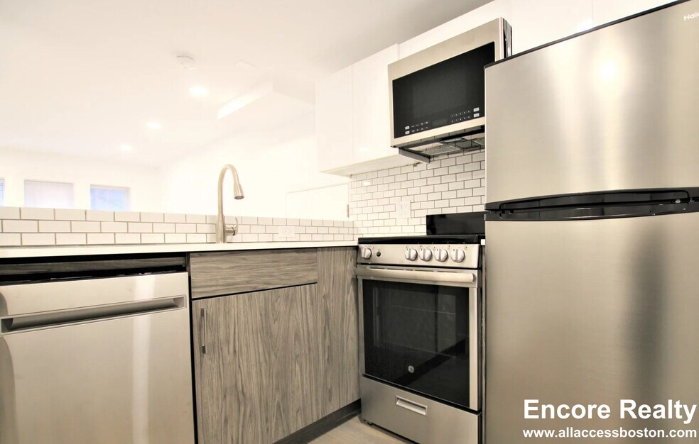 27 Phillips St unit 1, Boston, MA 02114 - photo 1