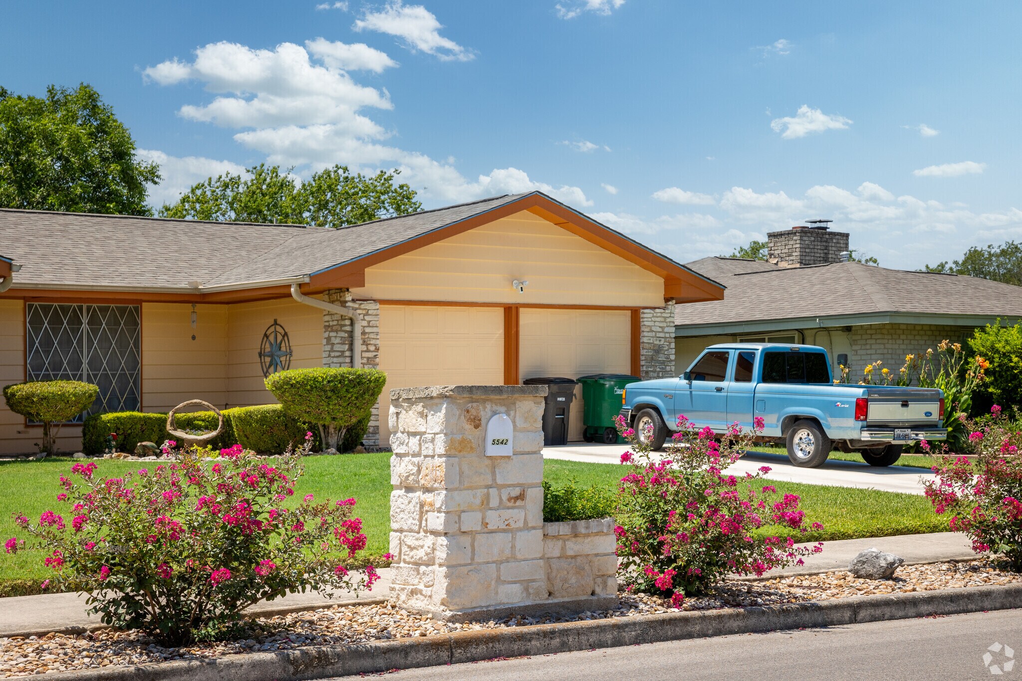 A charming Texan street found in Windcrest.