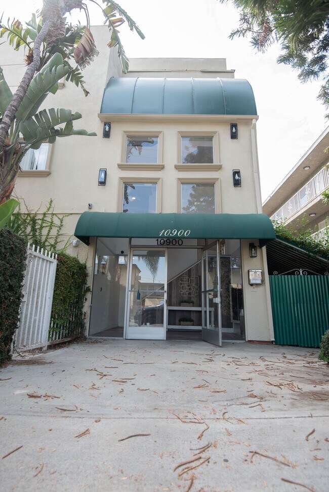 10900 Blix St, North Hollywood, CA 91602