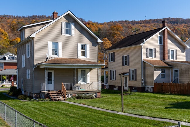 Spacious yards throughout Claysburg offer plenty of room for outdoor fun and games.